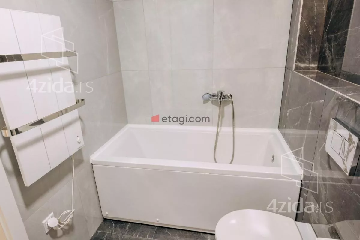 Sedmosoban stan | 4zida