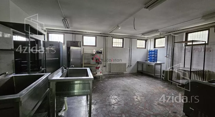 Poslovna zgrada | 4zida