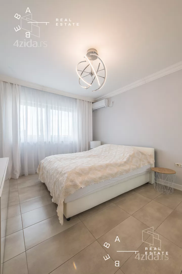 Šestosoban stan | 4zida