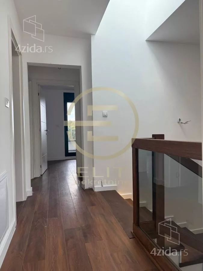 Šestosoban stan | 4zida