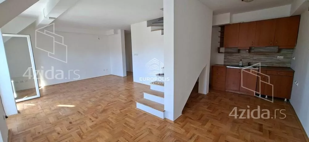 Četvoroiposoban stan | 4zida
