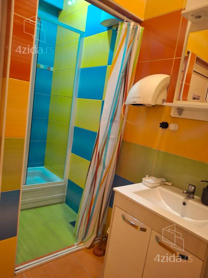 Petosoban stan | 4zida