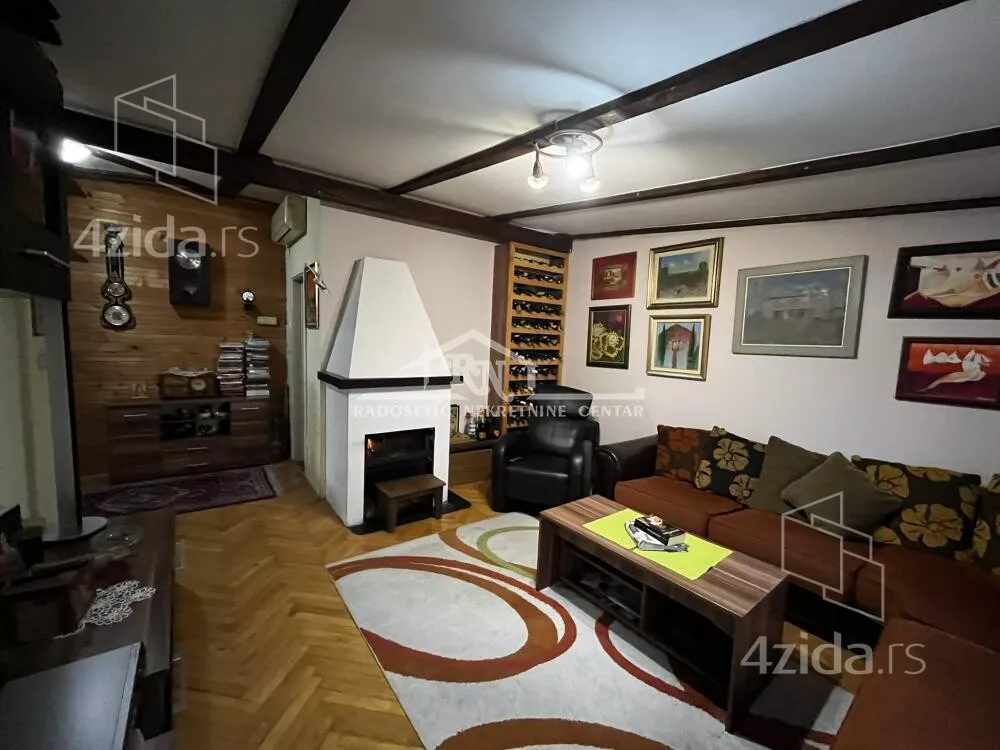 Šestosoban stan | 4zida