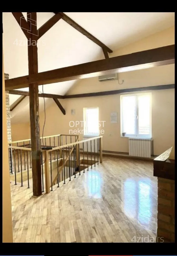 Šestoiposoban stan | 4zida