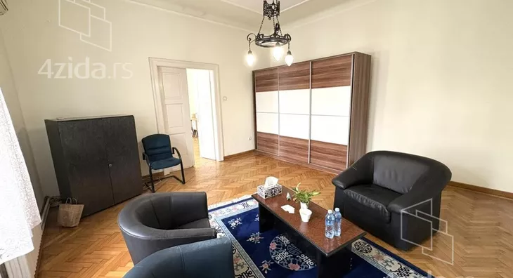 Šestosoban stan | 4zida