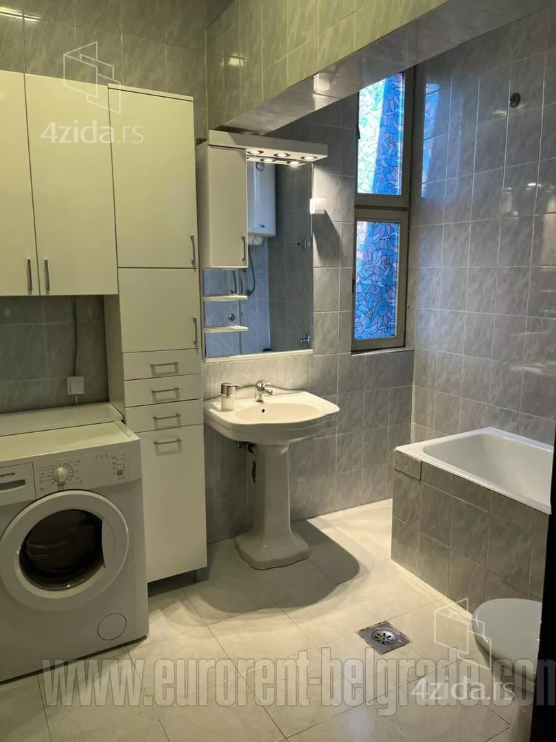 Šestosoban stan | 4zida