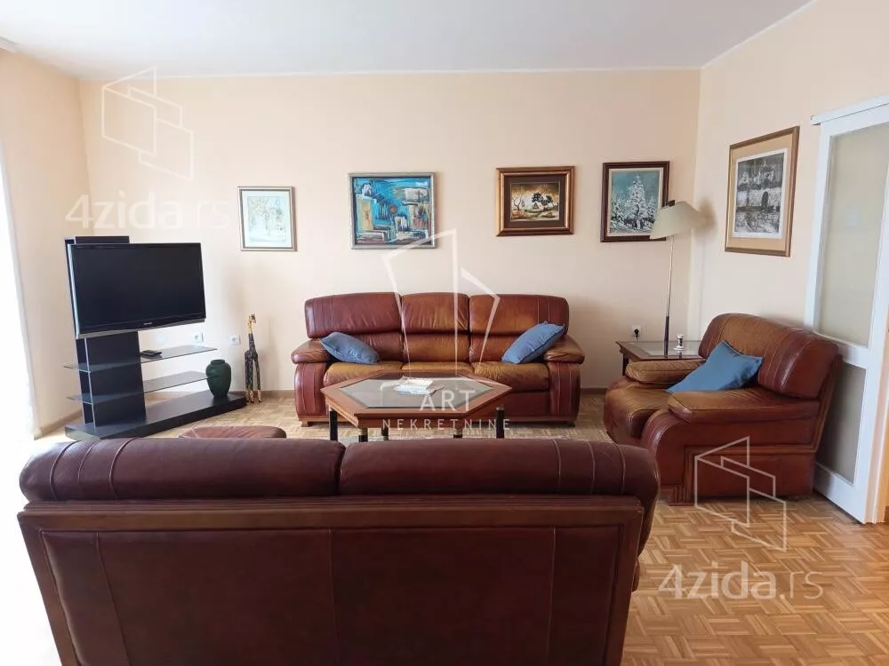 Petosoban stan | 4zida