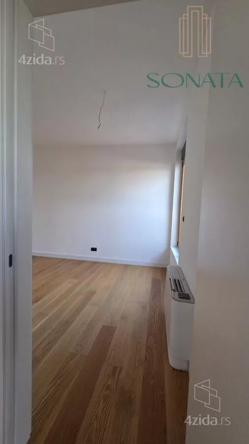 Šestosoban stan | 4zida