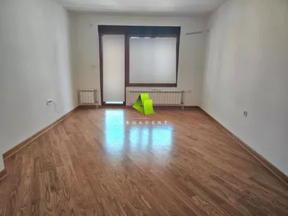 Dom Zdravlja | 4zida.rs
