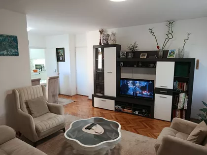 Crveni Pevac | 4zida.rs