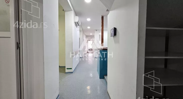 Poslovna zgrada | 4zida