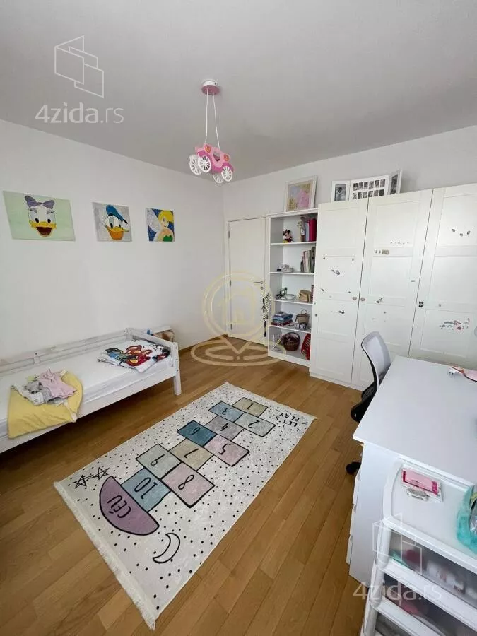 Četvoroiposoban stan | 4zida