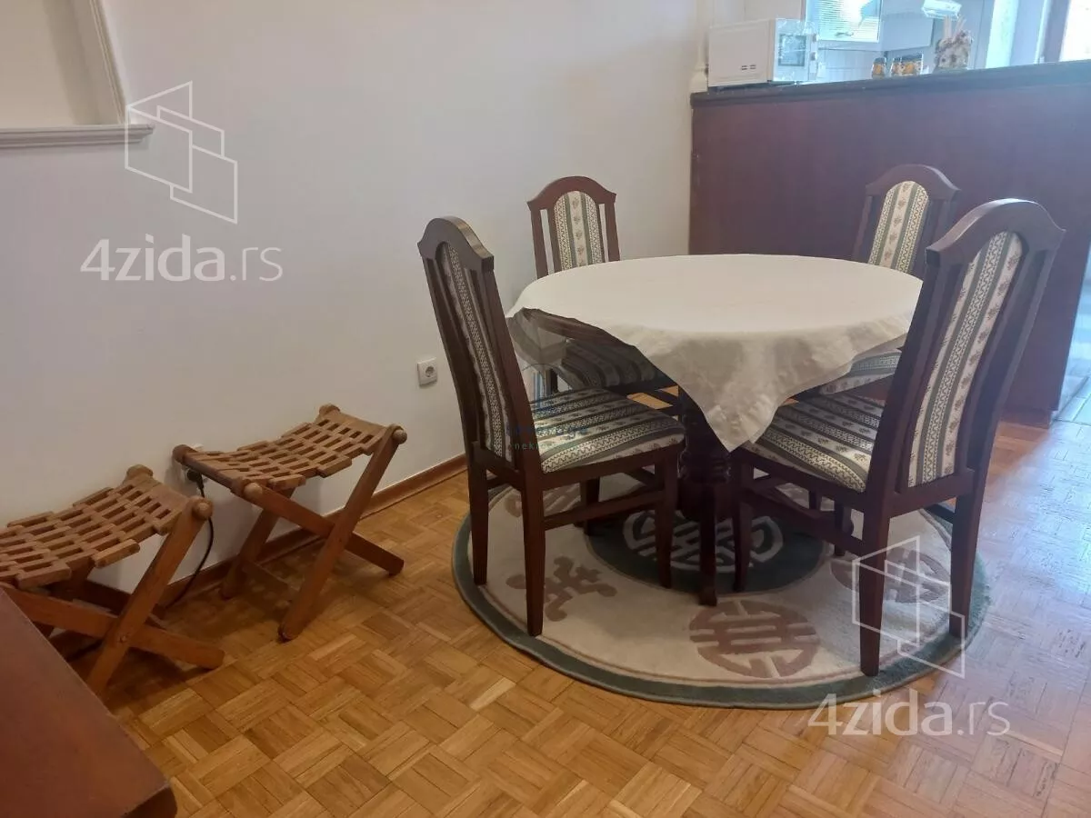 Troiposoban stan | 4zida