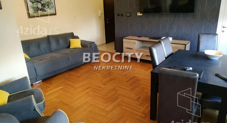 Četvoroiposoban stan | 4zida