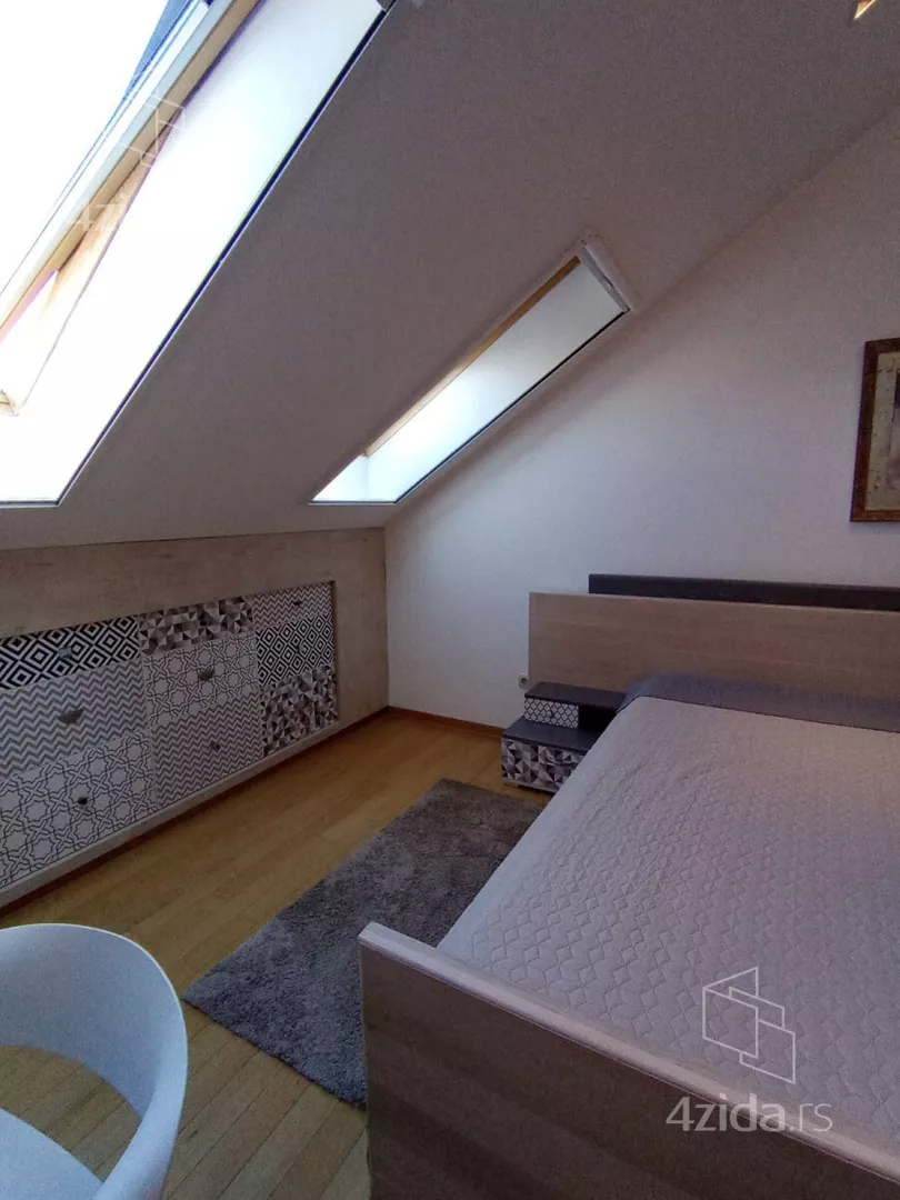 Četvoroiposoban stan | 4zida