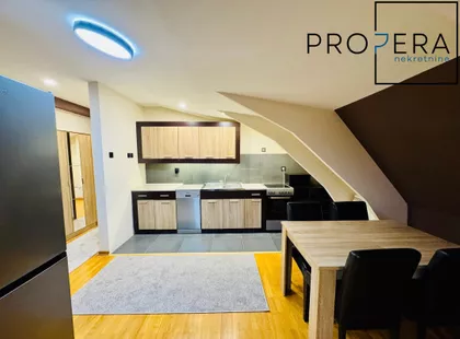 Trg Pavla Stojkovića | 4zida.rs