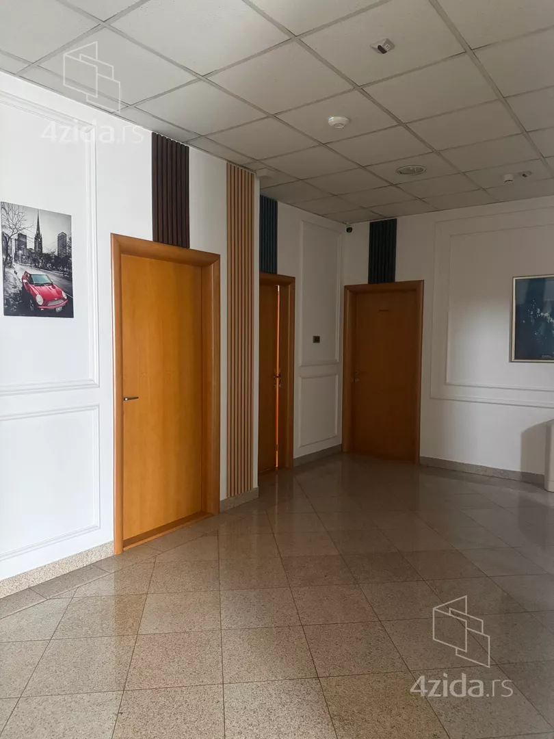 Poslovna zgrada | 4zida