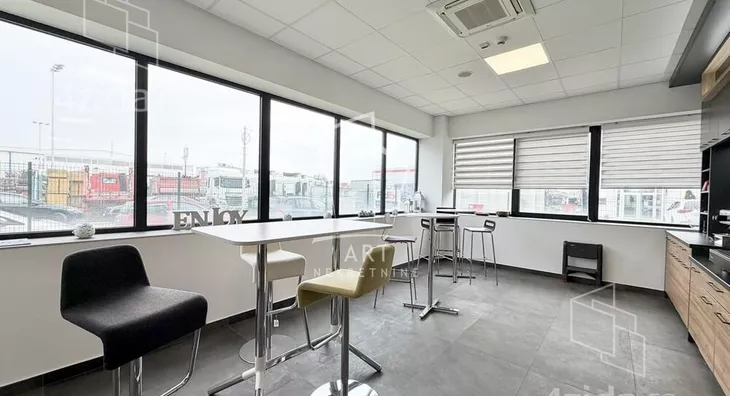 Poslovna zgrada | 4zida