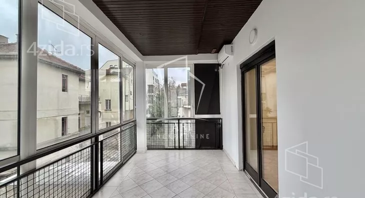 5-etažna kuća | 4zida