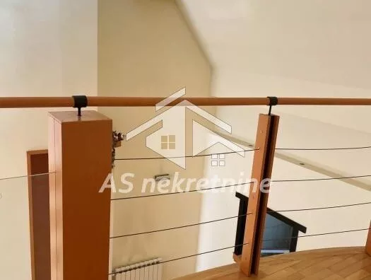 Šestosoban stan | 4zida
