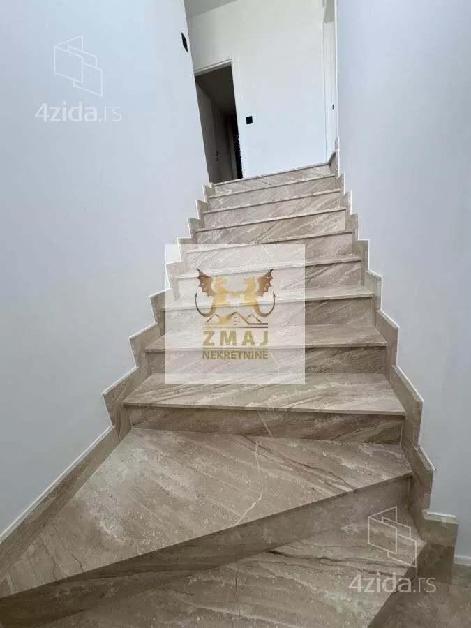 Šestosoban stan | 4zida