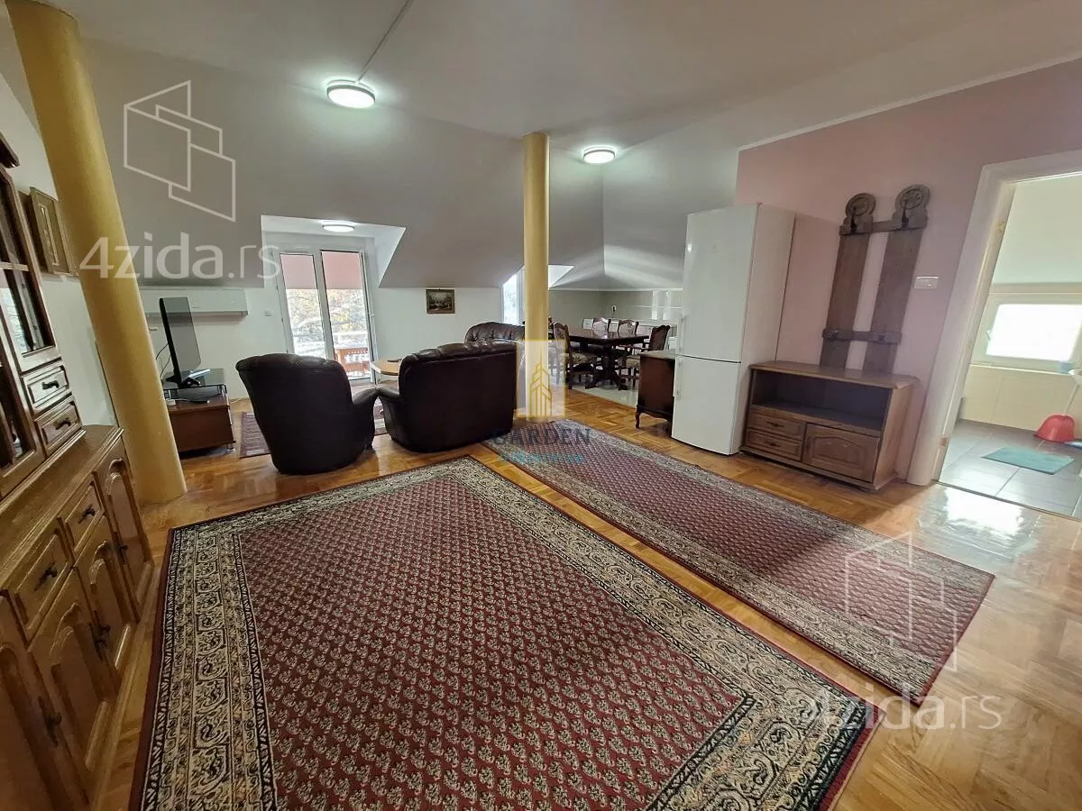 Troiposoban stan | 4zida