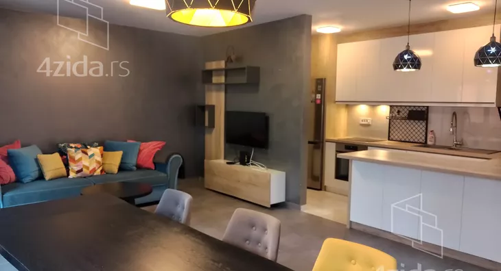 Troiposoban stan | 4zida