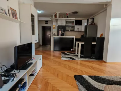 Ljubice Ravasi | 4zida.rs