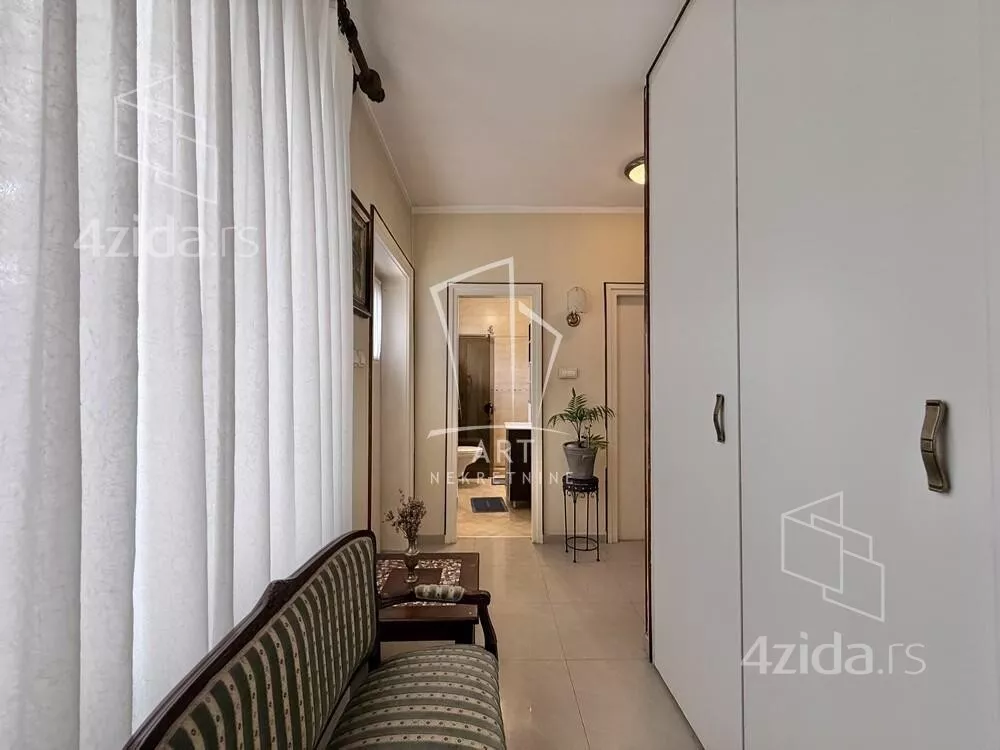 Petoiposoban stan | 4zida