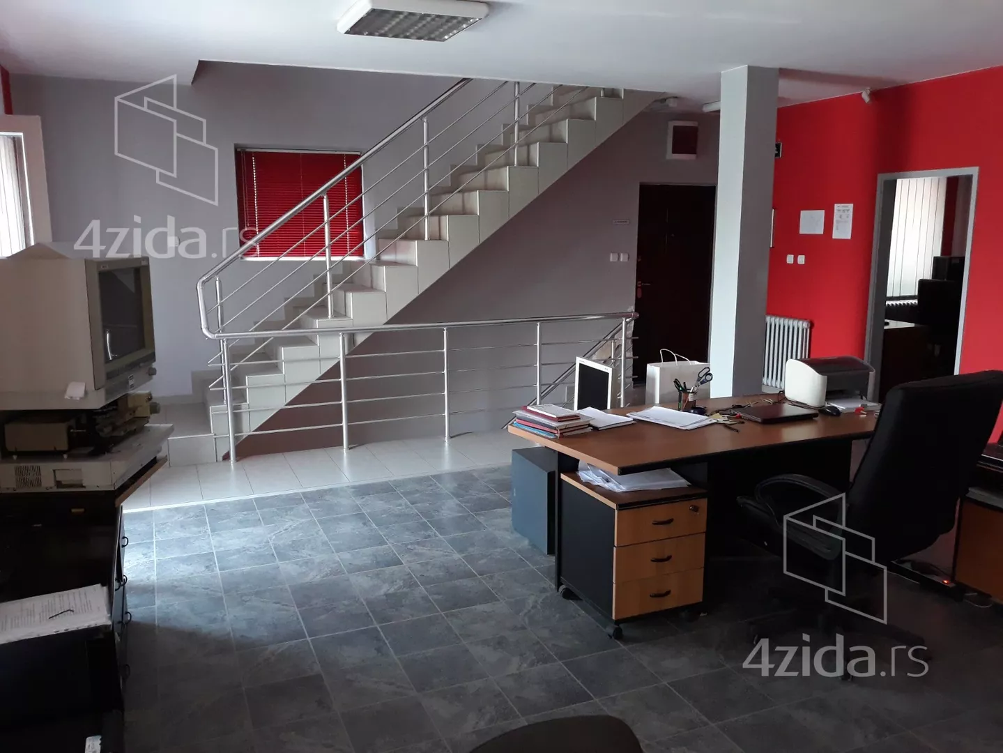 Poslovna zgrada | 4zida