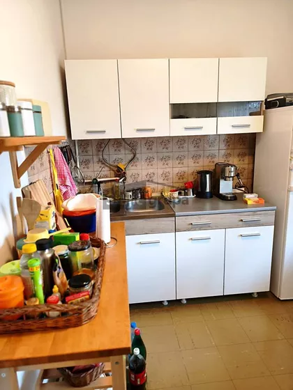 1. Maja 1. Prilaz | 4zida.rs