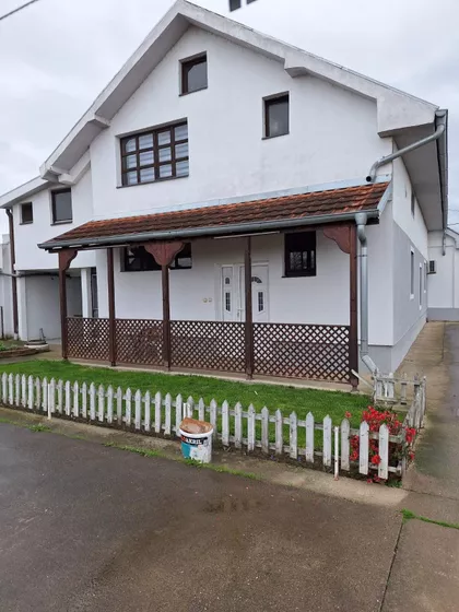 Okolne lokacije | 4zida.rs