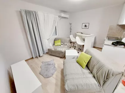 Ugrinovačka | 4zida.rs