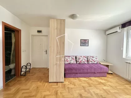 Miljana Miljanića | 4zida.rs