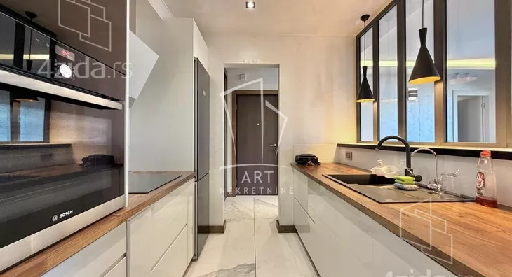 Petosoban stan | 4zida