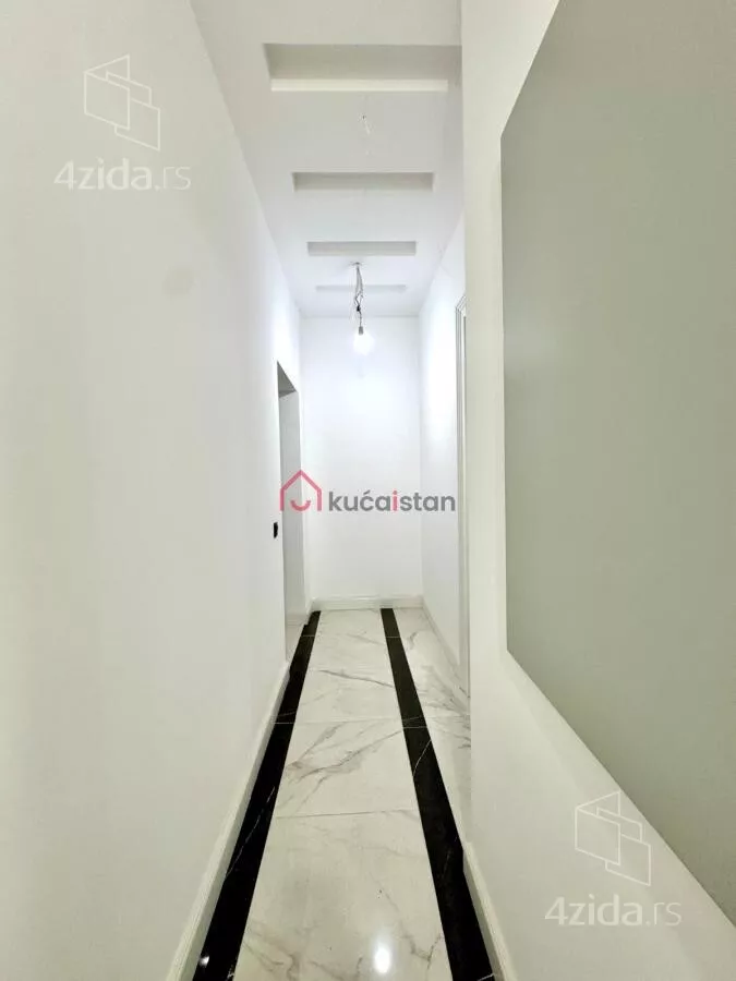 Poslovna zgrada | 4zida