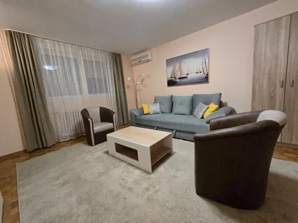 Dva Bela Goluba | 4zida.rs