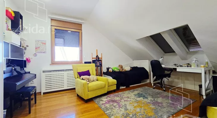 Sedmosoban stan | 4zida