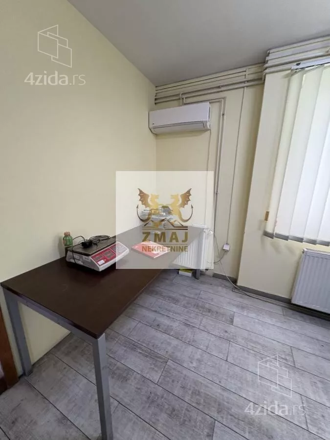 Poslovna zgrada | 4zida