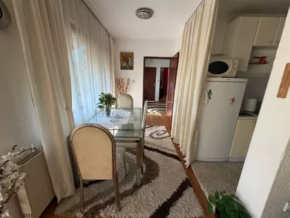Parunovac | 4zida.rs