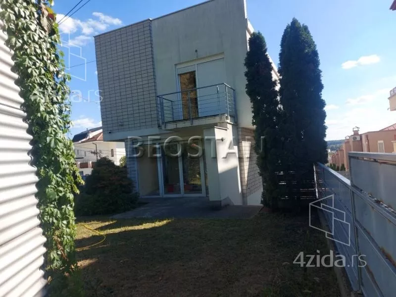 Šestosoban stan | 4zida