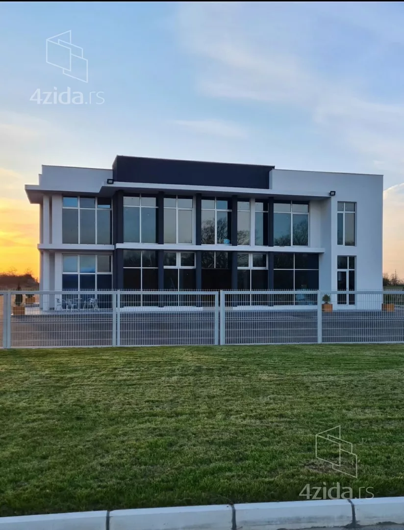 Poslovna zgrada | 4zida
