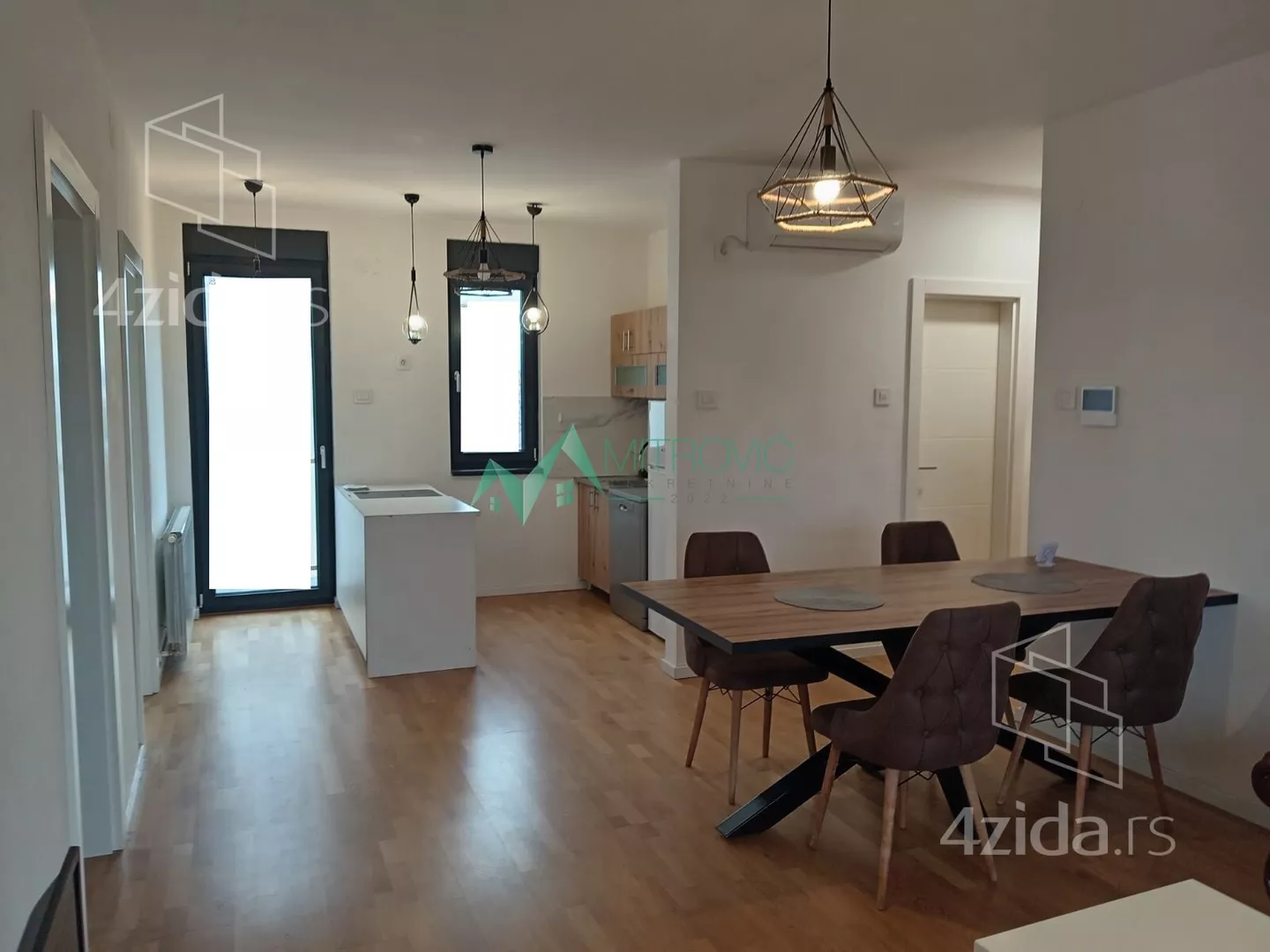 Troiposoban stan | 4zida