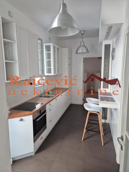 Cara Dusana | 4zida.rs