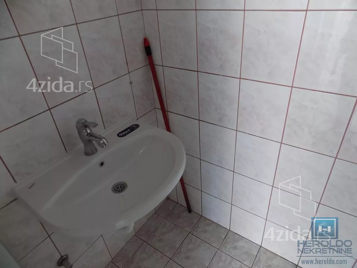 Lokal | 4zida