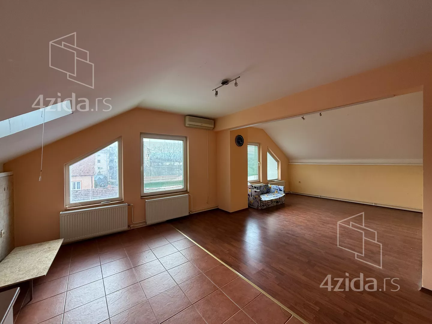 Poslovna zgrada | 4zida