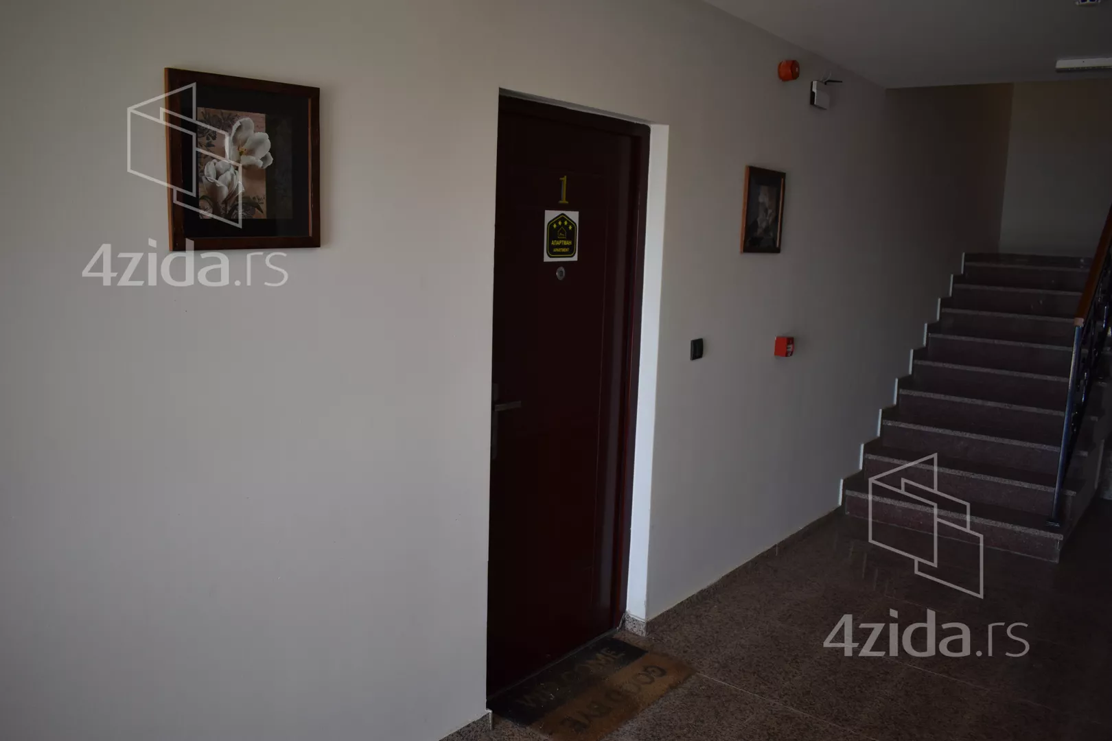 Jednoiposoban stan | 4zida