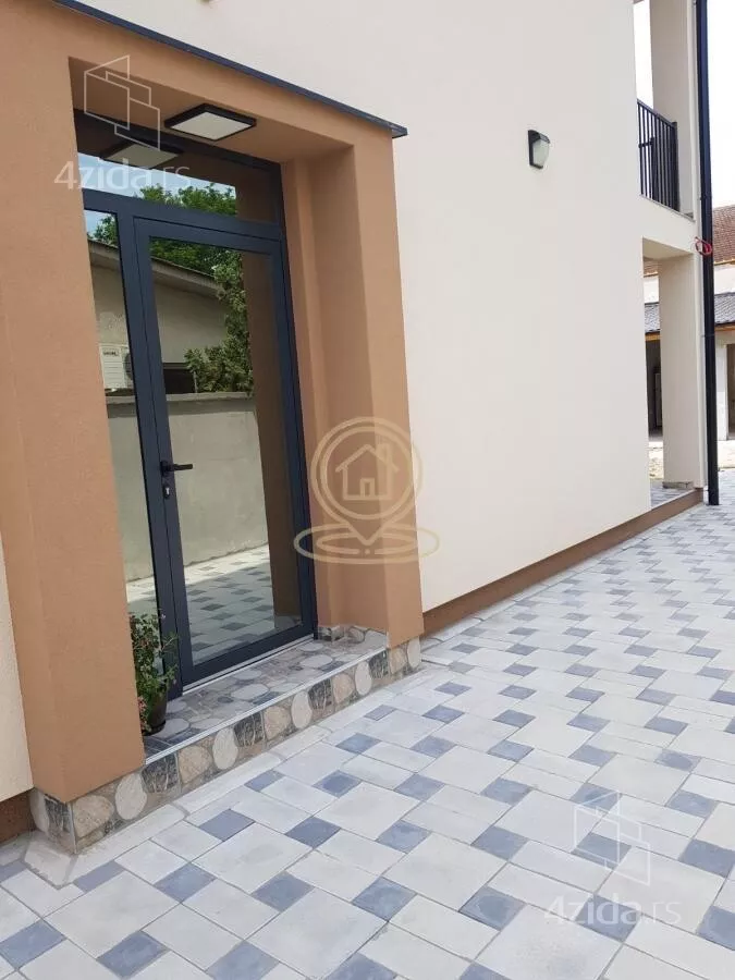 Poslovna zgrada | 4zida