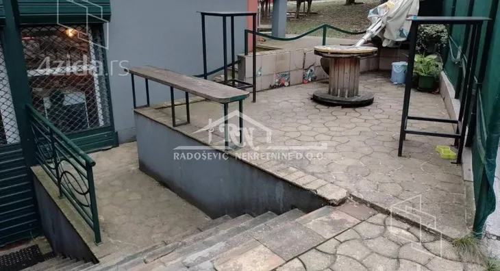 Lokal | 4zida