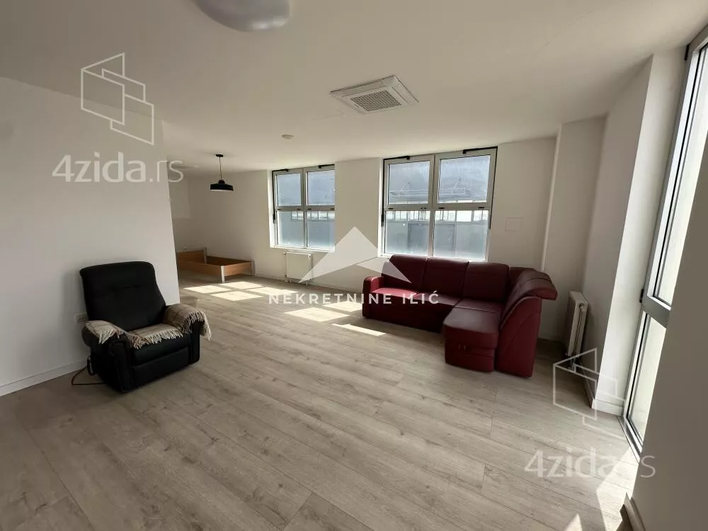 Poslovna zgrada | 4zida